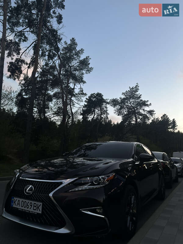 Седан Lexus ES 2012 в Киеве