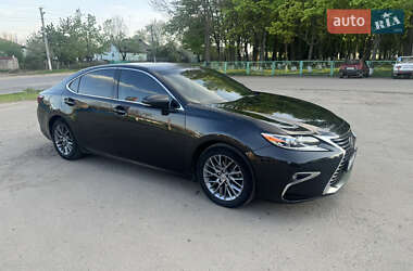 Седан Lexus ES 2018 в 
