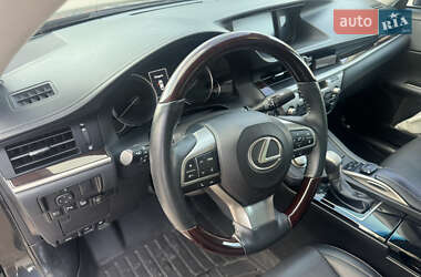 Седан Lexus ES 2018 в 