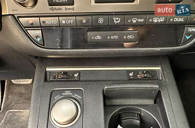 Седан Lexus ES 2012 в 