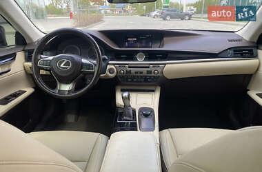 Седан Lexus ES 2017 в 