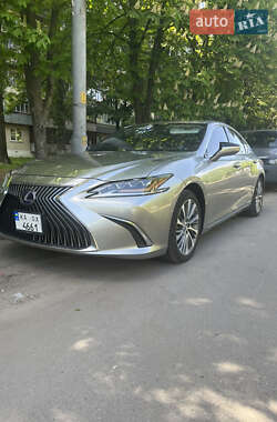 Седан Lexus ES 2019 в Киеве