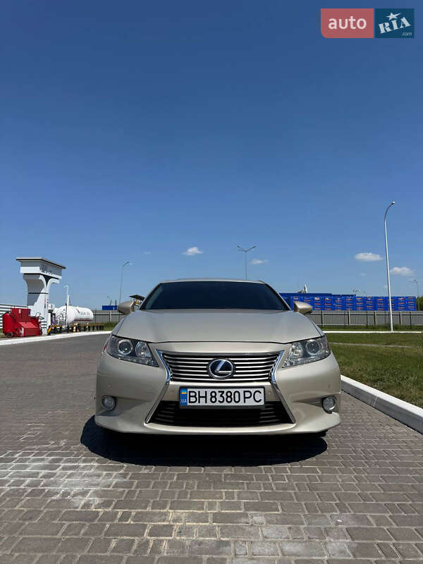 Седан Lexus ES 2013 в Миколаєві