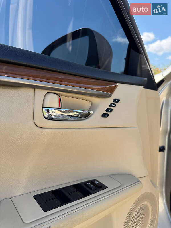 Седан Lexus ES 2013 в Миколаєві