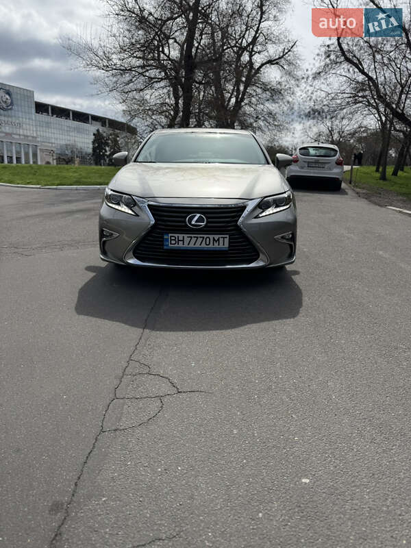 Lexus ES 2016