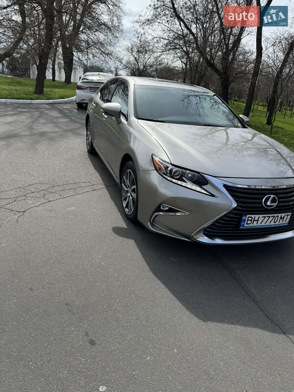 Седан Lexus ES 2016 в Одесі