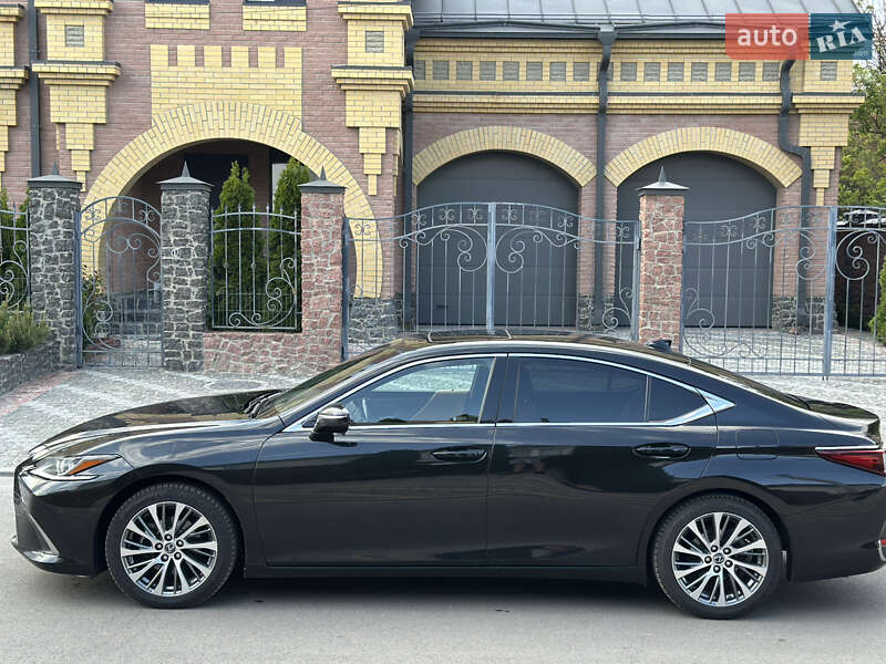 Седан Lexus ES 2021 в Киеве