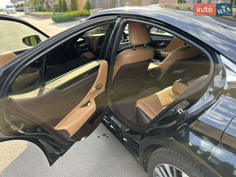 Седан Lexus ES 2021 в Киеве