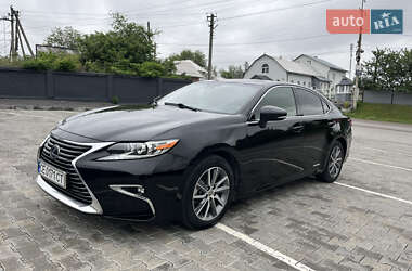 Седан Lexus ES 2015 в Черновцах