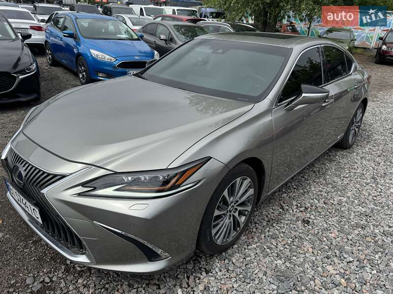 Седан Lexus ES 2019 в Киеве