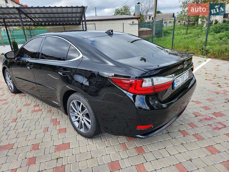Седан Lexus ES 2016 в Одесі