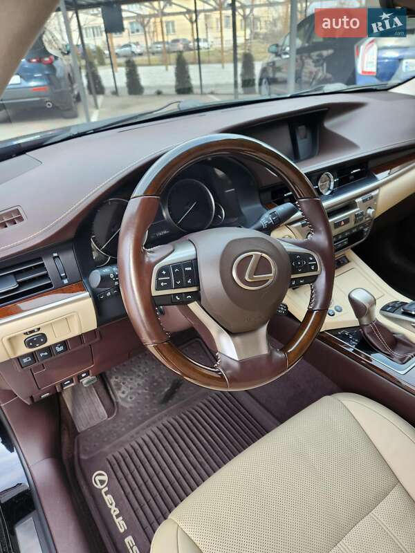 Седан Lexus ES 2016 в Одесі
