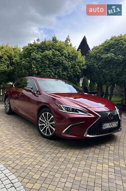 Седан Lexus ES 2020 в Киеве