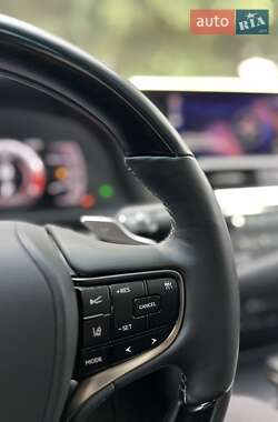 Седан Lexus ES 2020 в 