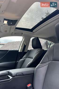Седан Lexus ES 2020 в 