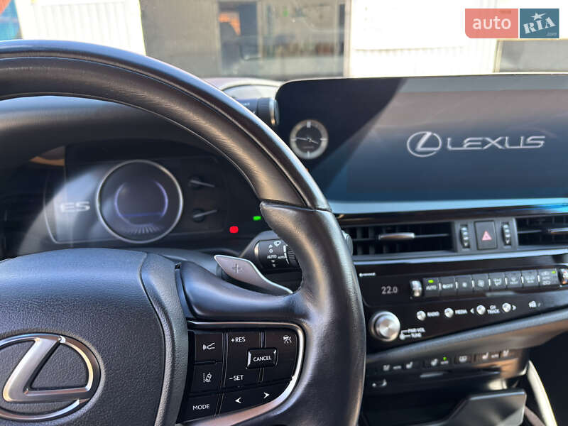 Седан Lexus ES 2022 в Кременчуці