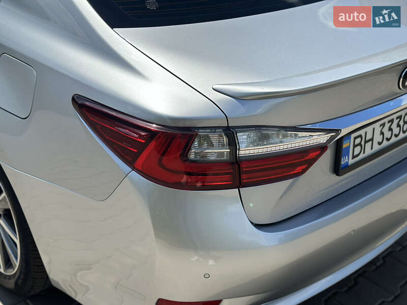 Седан Lexus ES 2015 в Одессе