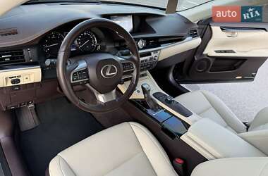 Седан Lexus ES 2016 в 