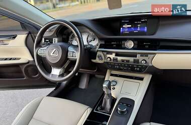 Седан Lexus ES 2016 в 