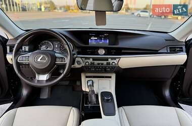 Седан Lexus ES 2016 в 