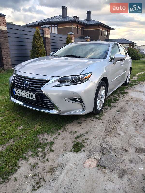 Седан Lexus ES 2012 в 