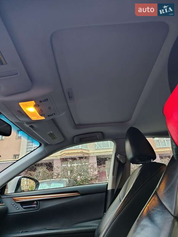 Седан Lexus ES 2012 в Києві