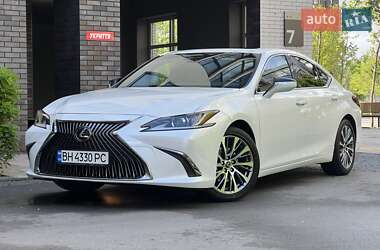 Седан Lexus ES 2020 в 