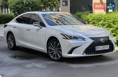 Седан Lexus ES 2020 в 