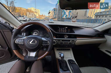 Седан Lexus ES 2015 в 