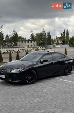 Седан Lexus ES 2018 в 