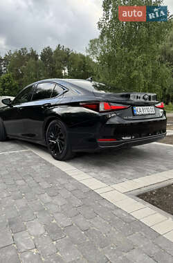 Седан Lexus ES 2018 в 