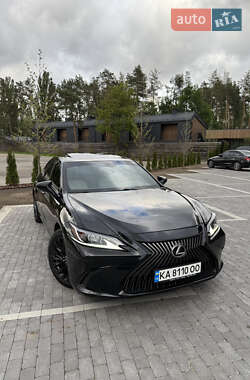 Седан Lexus ES 2018 в 