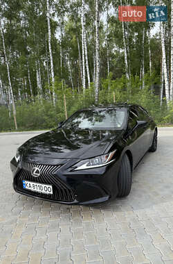 Седан Lexus ES 2018 в 