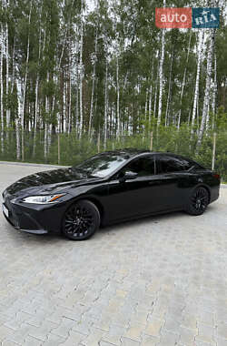Седан Lexus ES 2018 в 