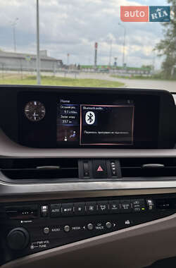 Седан Lexus ES 2018 в 