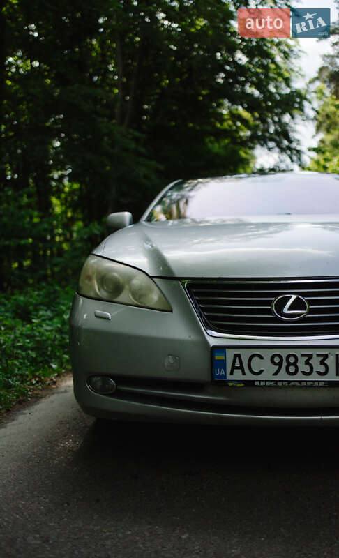 Седан Lexus ES 2008 в Жовкві