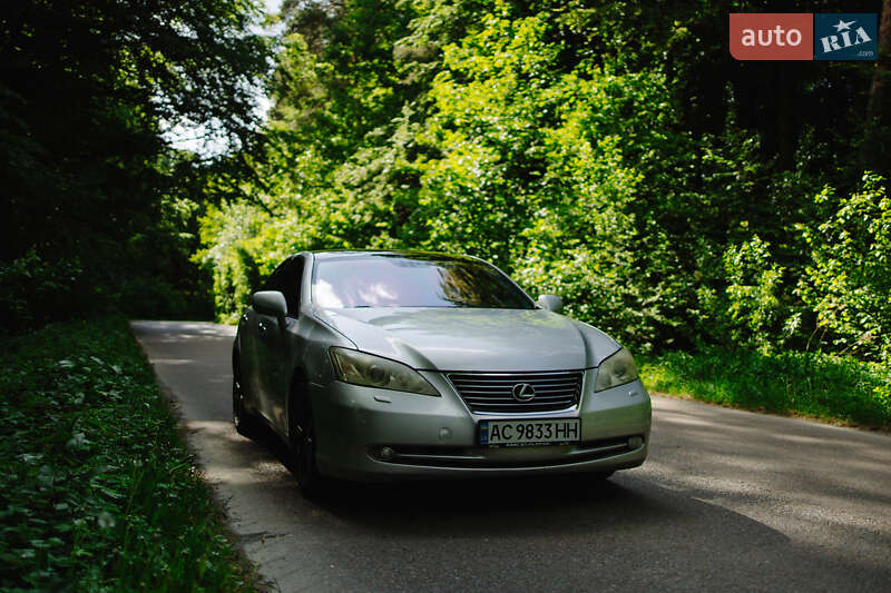 Седан Lexus ES 2008 в Жовкві