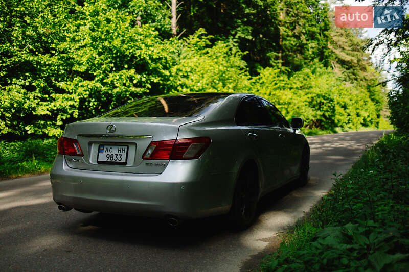 Седан Lexus ES 2008 в Жовкві
