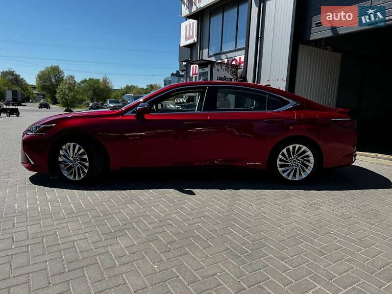 Седан Lexus ES 2018 в 