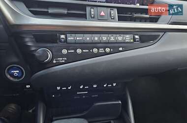 Седан Lexus ES 2018 в 