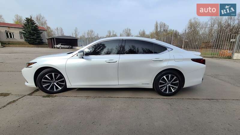Седан Lexus ES 2018 в Дніпрі