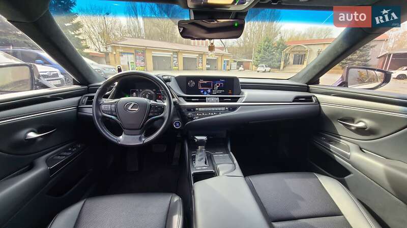 Седан Lexus ES 2018 в Дніпрі