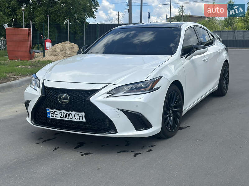 Lexus ES 2019