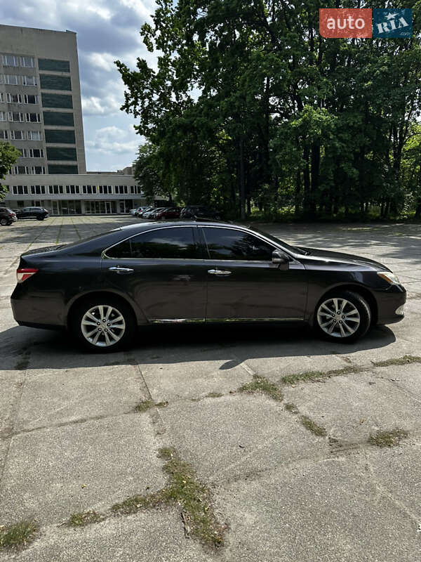 Седан Lexus ES 2011 в Киеве