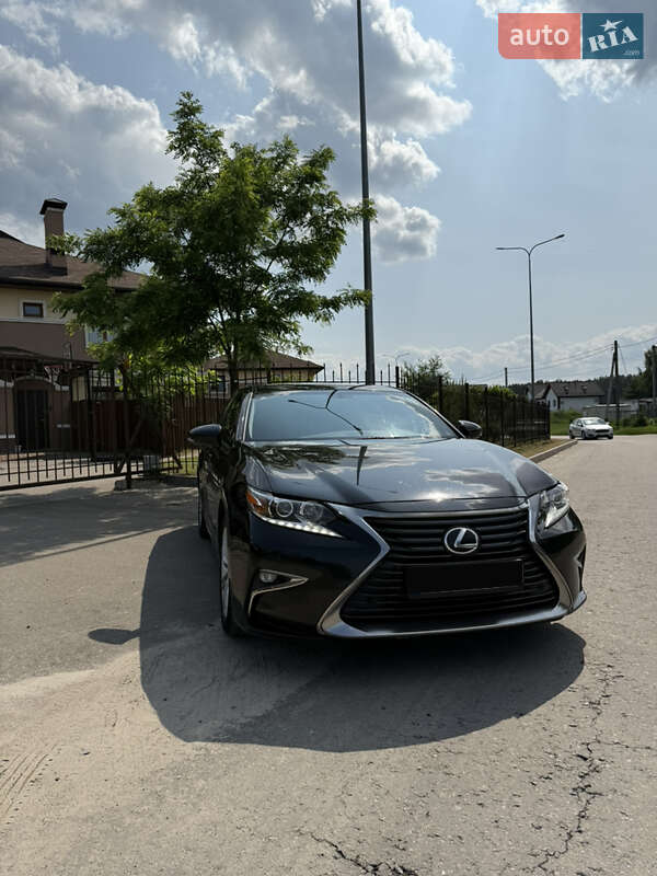 Седан Lexus ES 2017 в Киеве