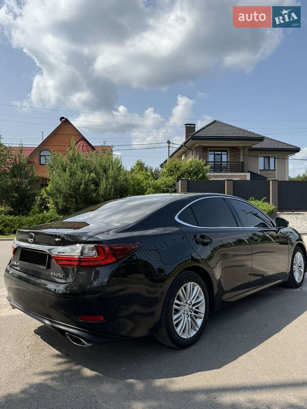 Седан Lexus ES 2017 в Киеве
