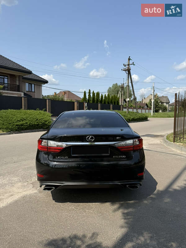 Седан Lexus ES 2017 в Киеве