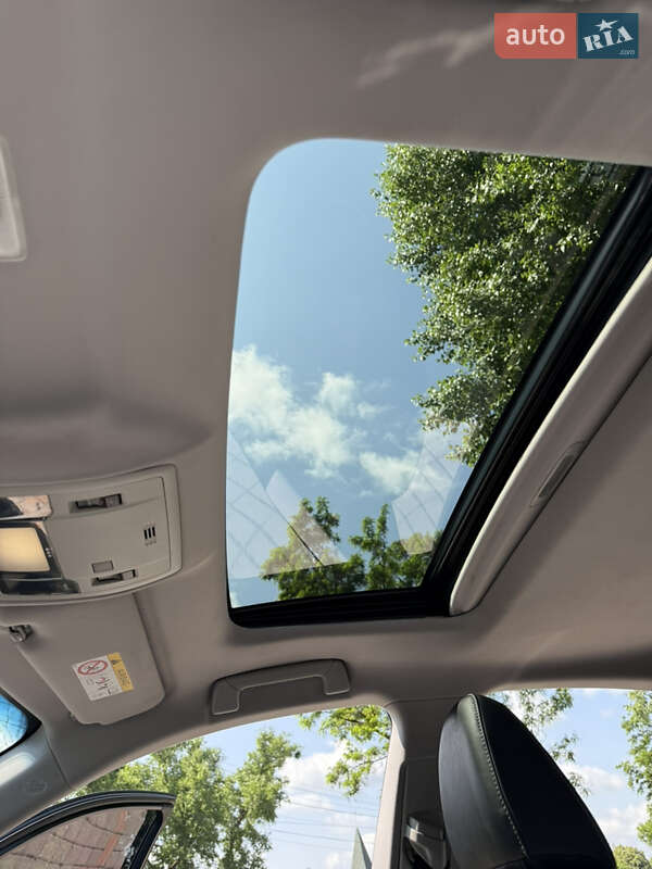 Седан Lexus ES 2017 в Киеве