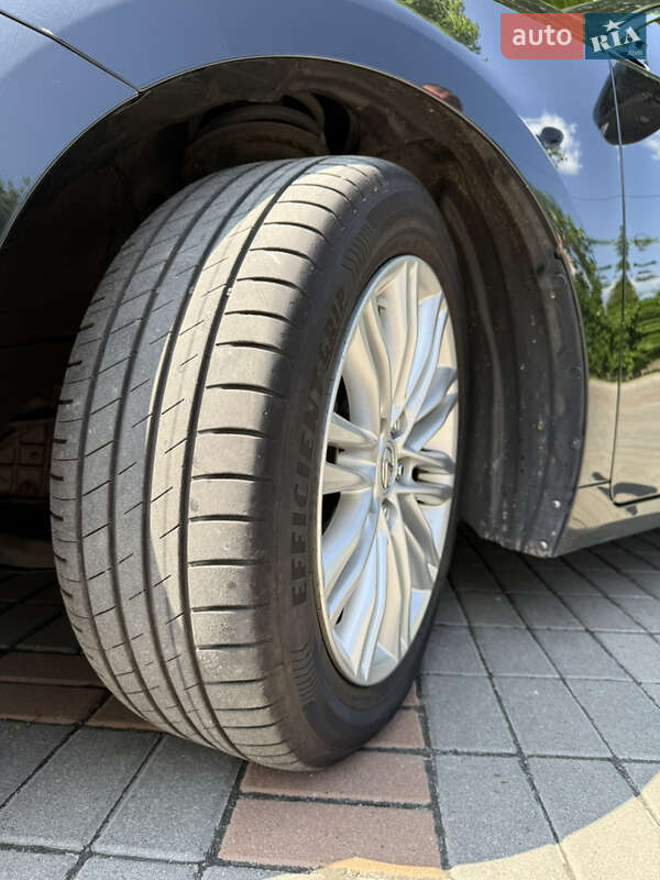 Седан Lexus ES 2017 в Киеве