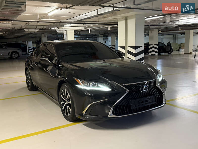 Lexus ES 2020